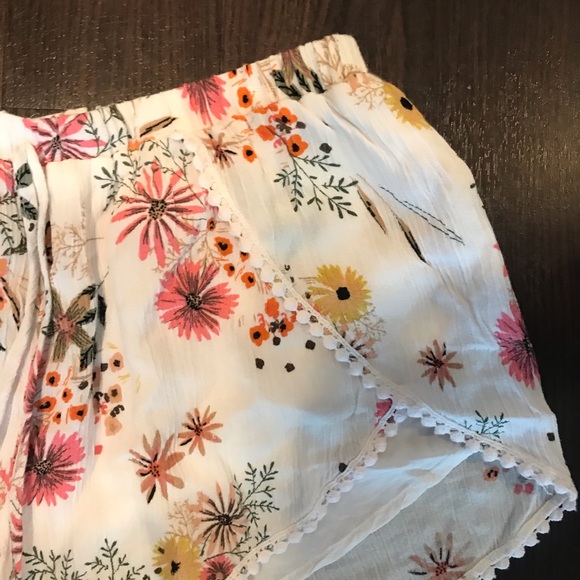 Etiquette floral shorts - Picture 2 of 3